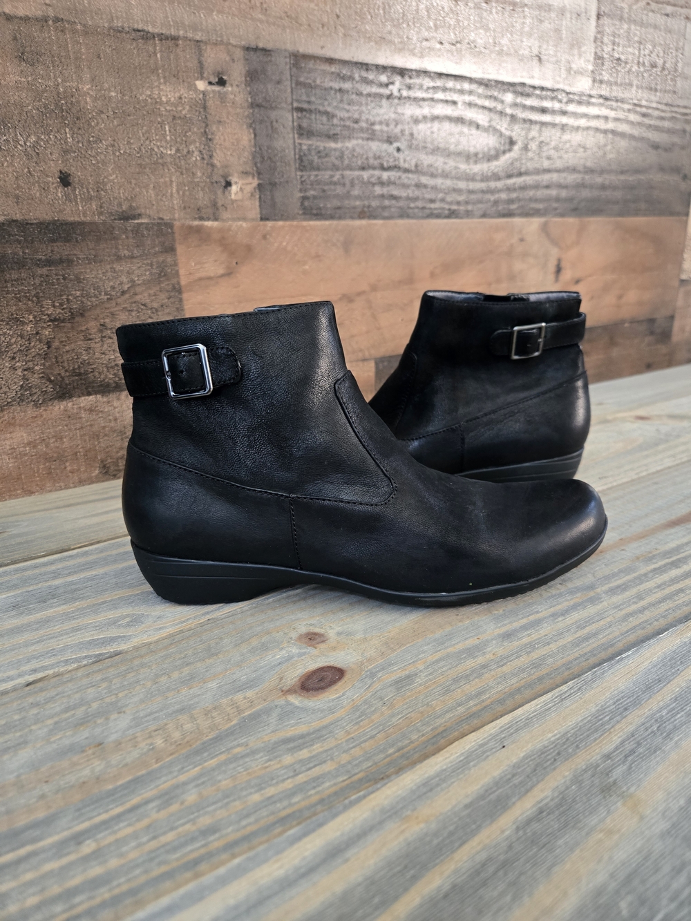 Dansko Women’s Finnley Burnished Nubuck Leather Zip-Up Bootie Black Size 39